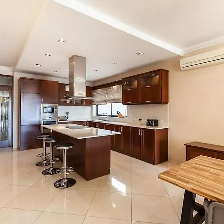 Luxury Apt With Hot Tub & Bbq With Valletta Views By 360 Estates
